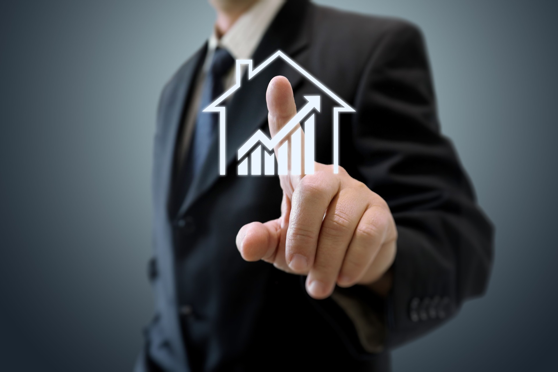 Maison immobilier graphique prix investissement hypothécaire homme d’affaires main toucher